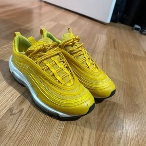 Uses Nike air max 97s